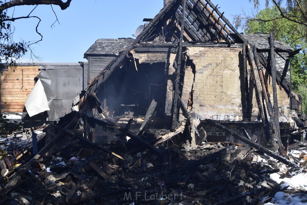 Grossfeuer Einfamilienhaus Siegburg Muehlengrabenstr P1355.JPG - Miklos Laubert